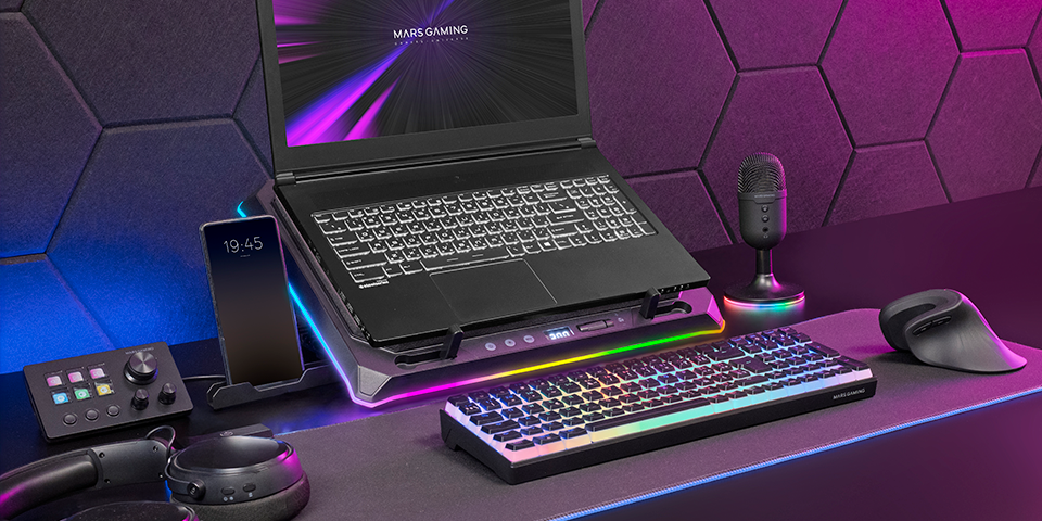 LAPTOPS UP TO 18” AND SMARTPHONE HOLDER